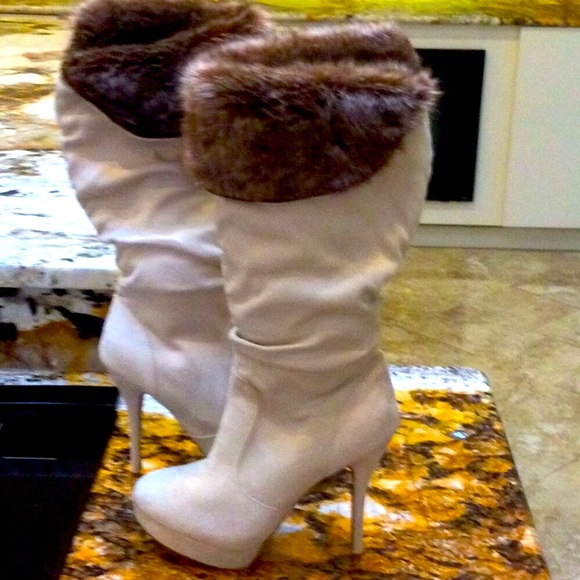 - Rue 21 XL 10 cream colored boots with fur trim fits like an eight - Picture 3 of 3